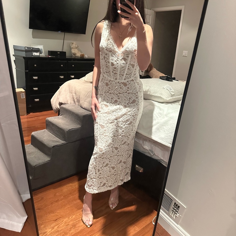 Meshki Ivory Lace Midi Dress - Picture 10 of 10